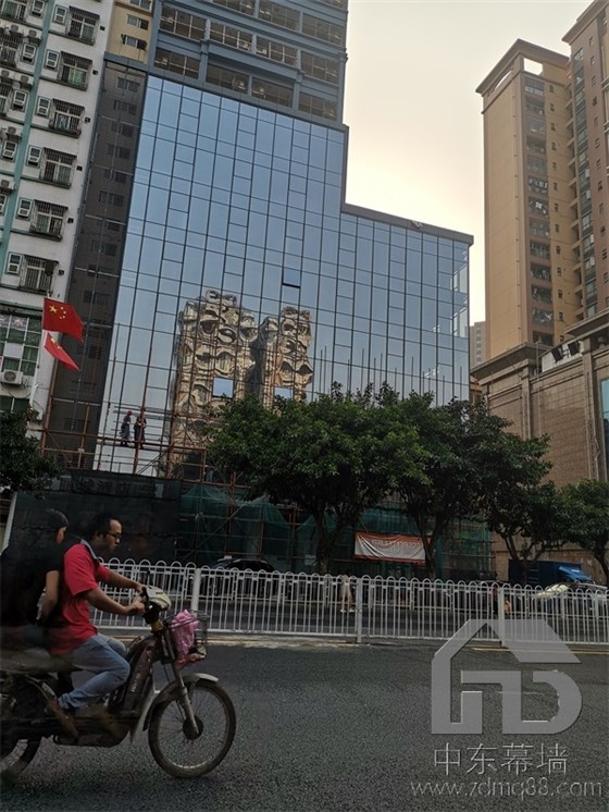鋁板幕墻建筑與傳統(tǒng)建筑的區(qū)別？