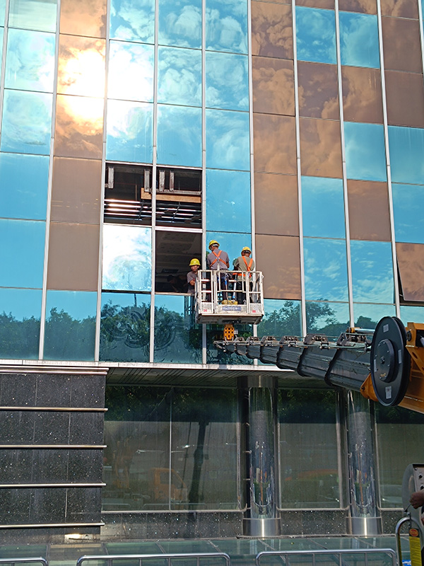 高空幕墻玻璃維修更換